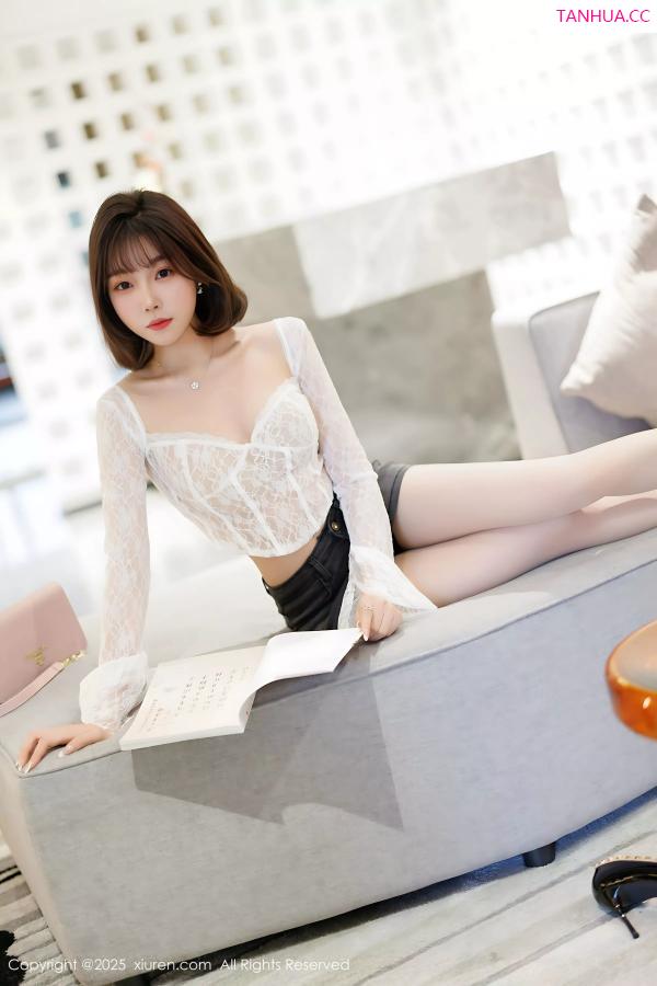 陈芝 芝芝Booty [XiuRen]高清写真图 2025.04.03 No.10113 徐莉芝Booty 诱人白袜第12张图片